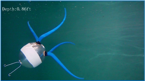 Przypominający meduzę podwodny robot biomimetyczny z elastycznymi niebieskimi odnóżami poruszającymi się w wodzie.